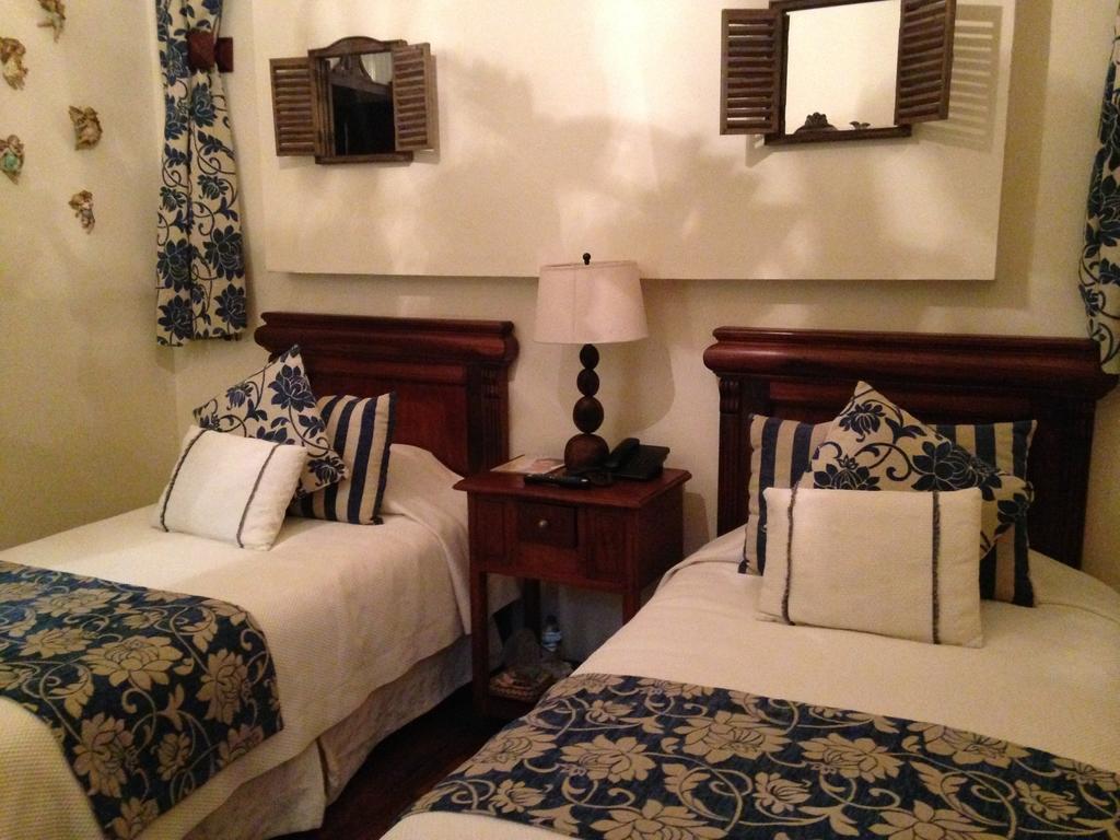 Roka Plaza Hotel Boutique Ambato Room photo
